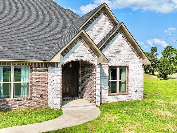3rd image of 1104 Maple Ln