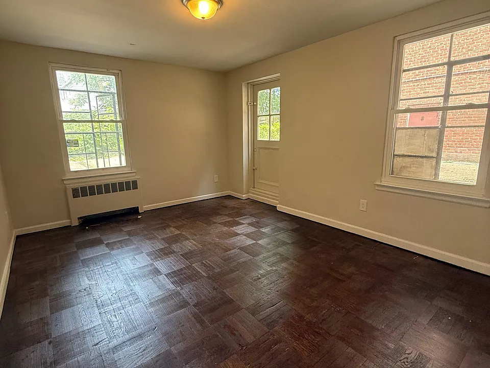 103 Chancellor Ave #10