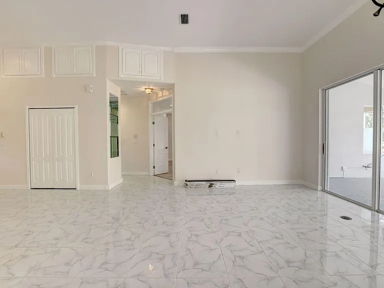 8028 Plantation Lakes Dr — Photo 5