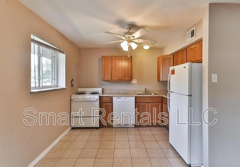 471 S Holmes Ave #B — Photo 6