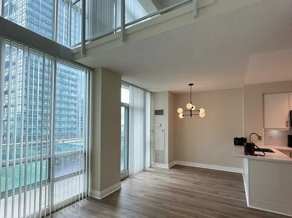 3939 Duke Of York Blvd #914, Mississauga, ON L5B 4N2