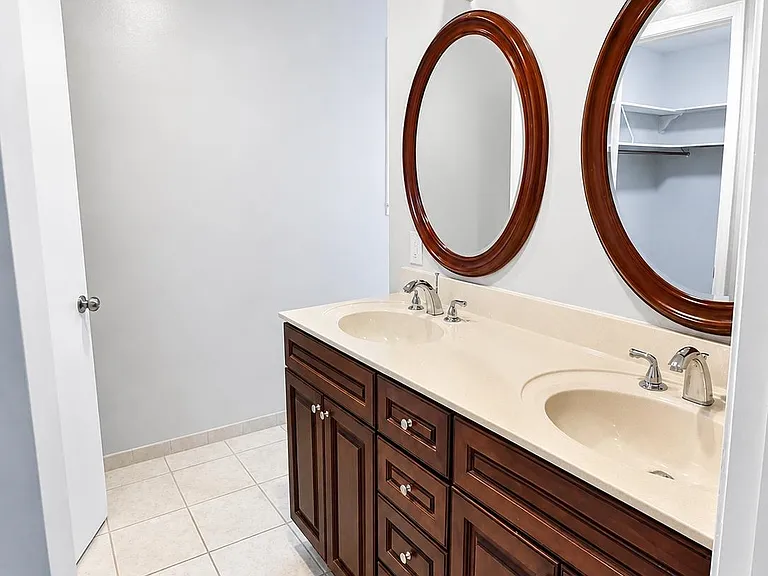 1562 Holly Hill Dr — Photo 11
