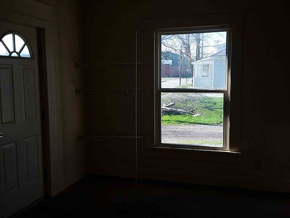 3rd image of 203 S Oak St