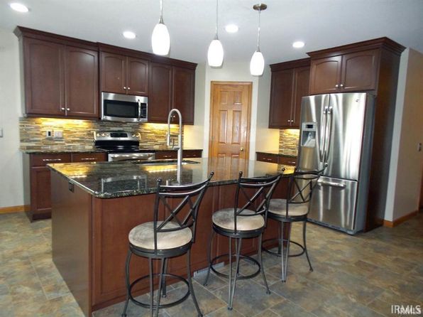 9487 Falcon Way, New Haven, IN 46774