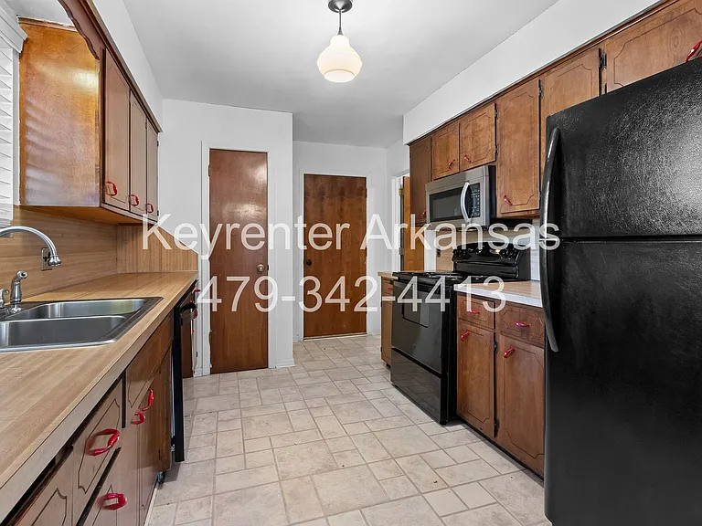 4100 Miller Dr — Photo 11