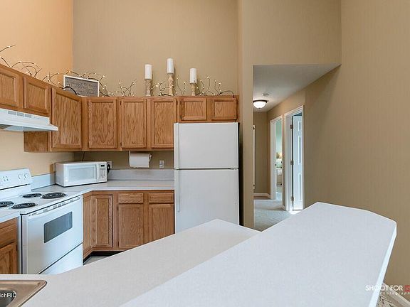 5th image of 5821 Crosswinds Dr #34