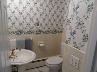 5 Chantilly Dr, Barrington, RI 02806