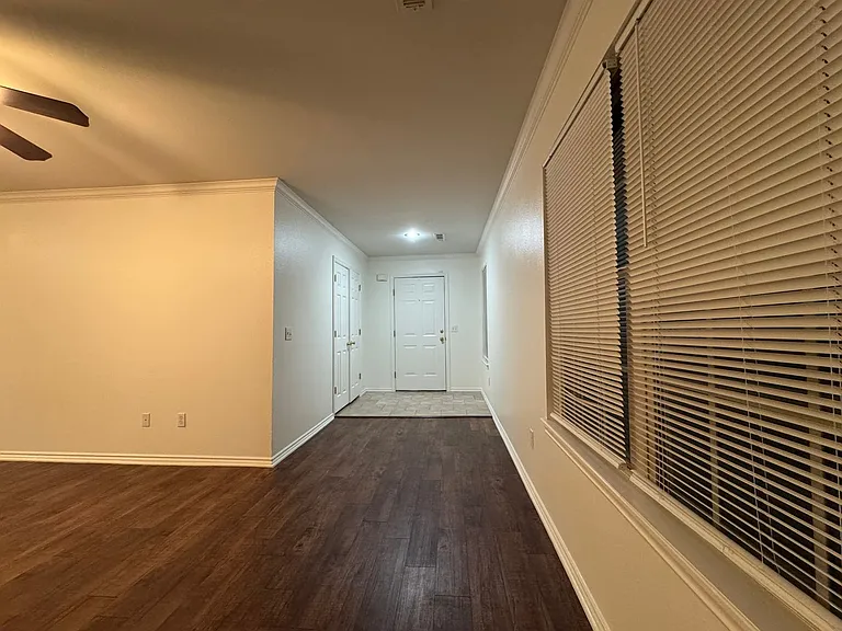 1584 N Willowbrook Dr — Photo 2