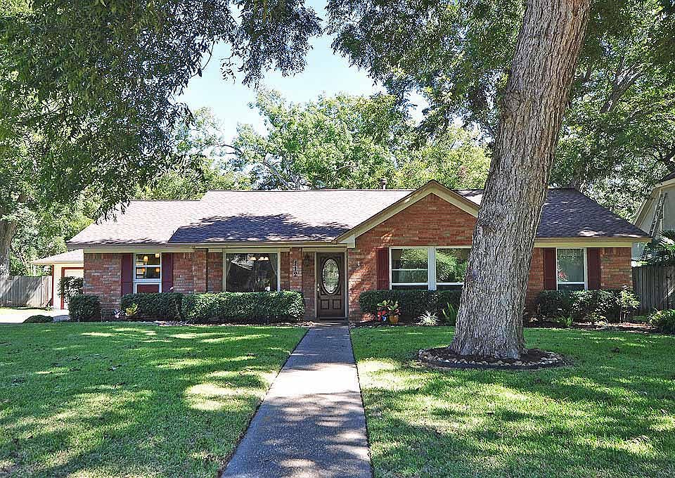 Super curb appeal and wonderful Lake Jackson location on low traffic street.