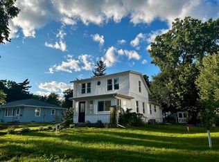 1320 Waugoo Ave, Oshkosh, WI 54901