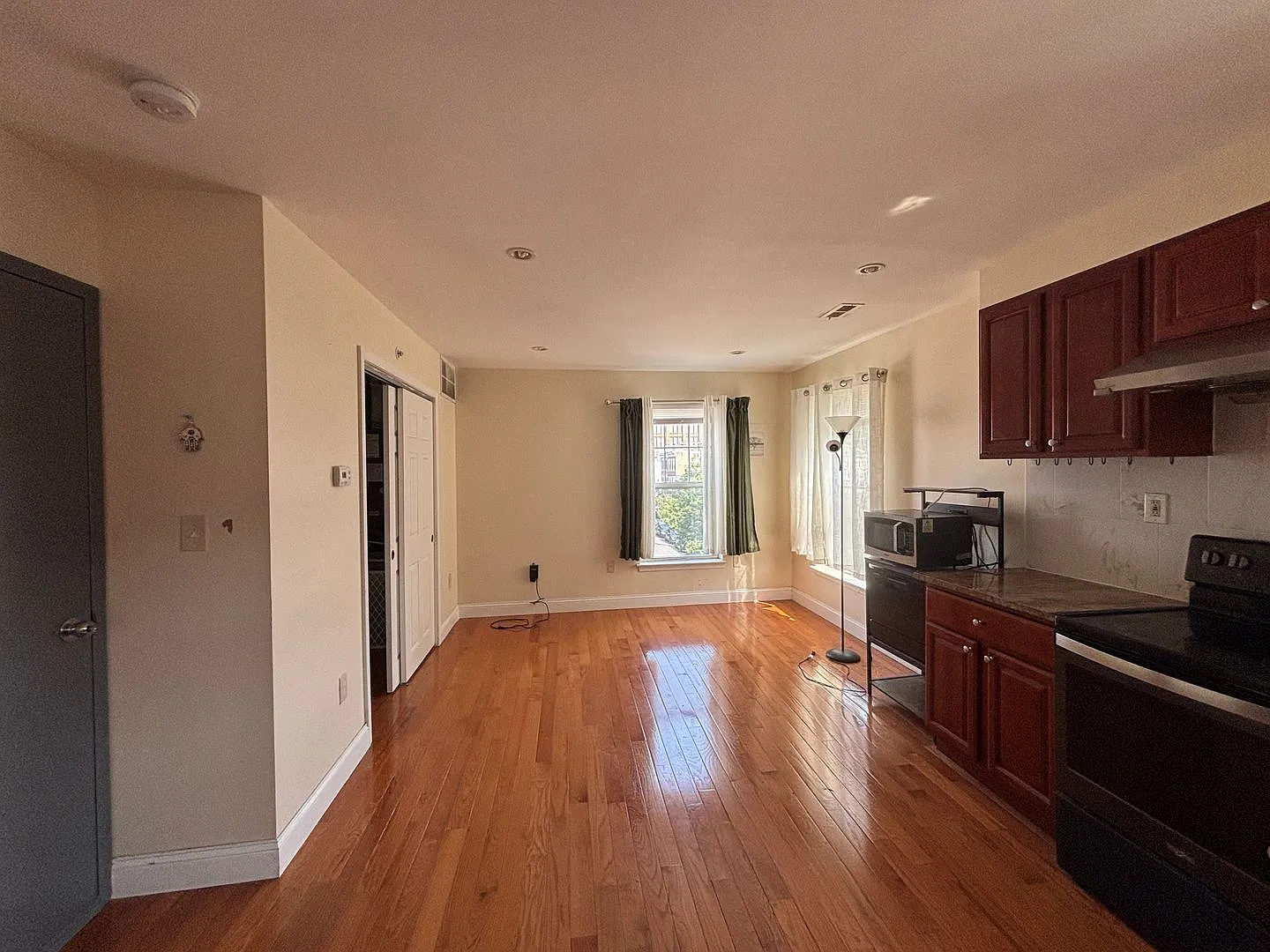 763 S 13th st — Photo 2