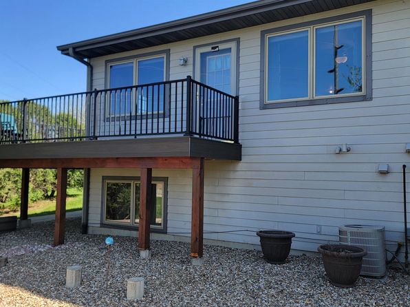 3927 Memory Ln, Waterloo, IA 50702