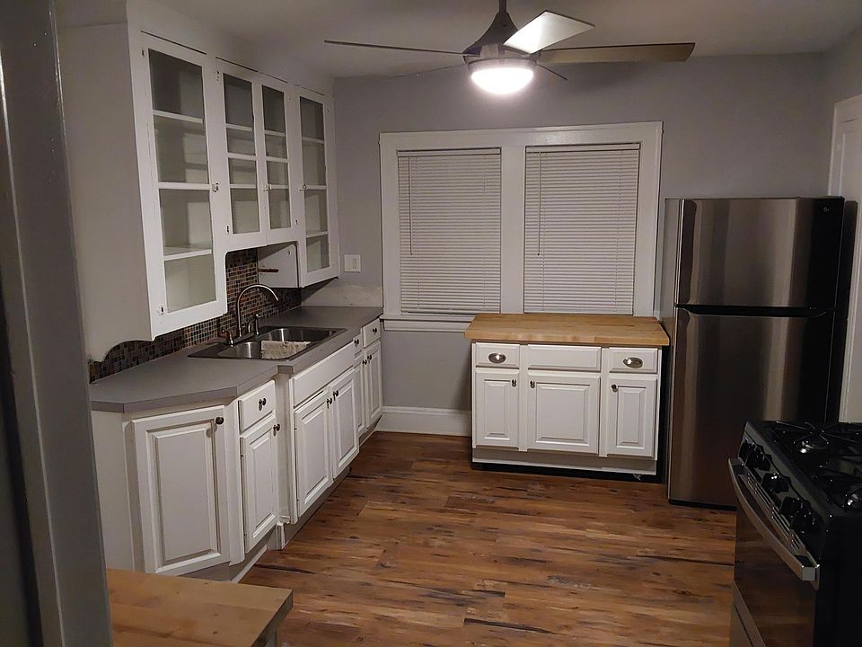 1st image of 8208 Rosewood Ave #2