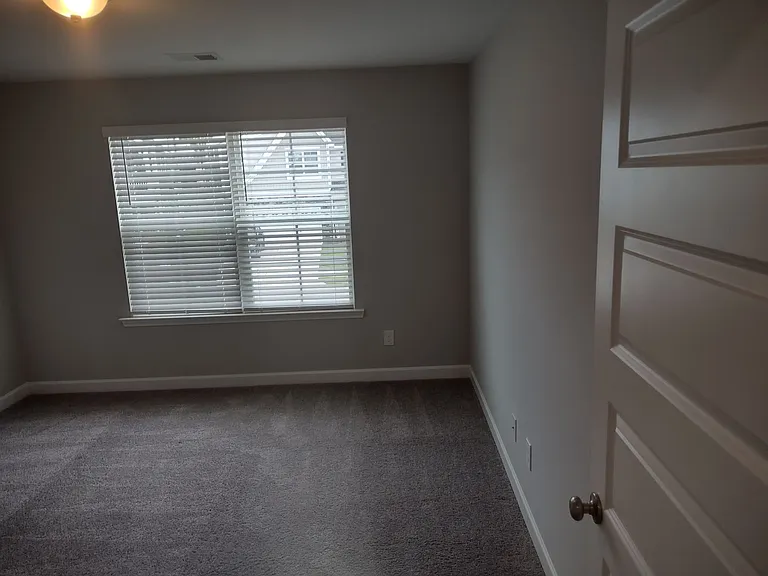 1031 Ashcroft Cir — Photo 42