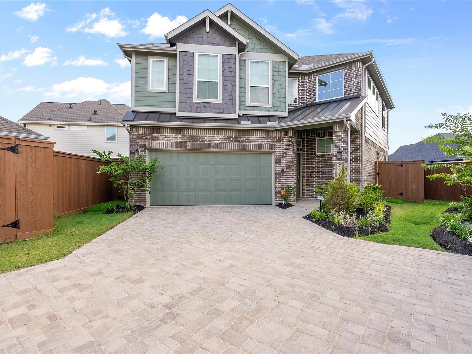 4 bed, 2.5 bath, 2313 sqft, $2,600 — Photo 1
