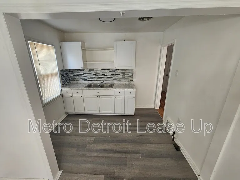 20110 Northlawn St #20110 — Photo 5