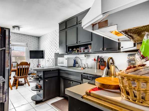 226 Whitman Drive image 5 of 20