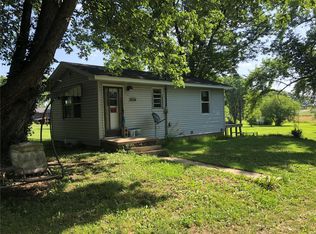 506 1st St, Keyesport, IL 62253