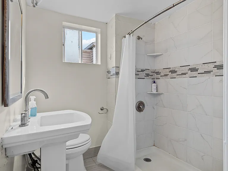 6204 Vermont Ave — Photo 11