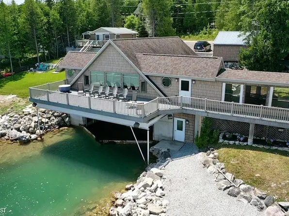 1422 Sims St, De Tour Village, MI 49725