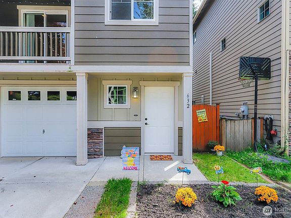 4th image of 632 95th Court SE
