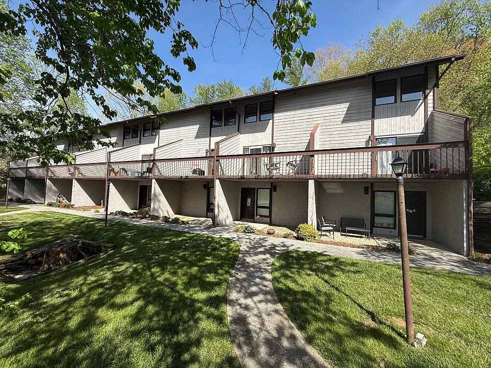 Laurelwood Apartments