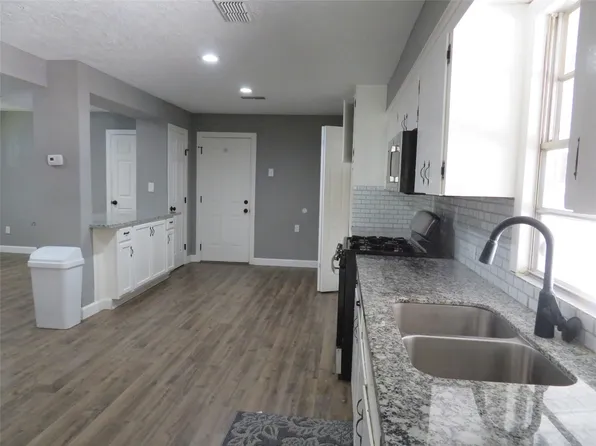 402 S 72nd St, Houston, TX 77011