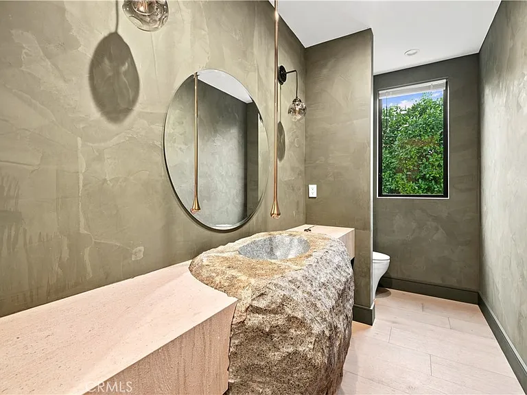 13944 Valleyheart Dr — Photo 16