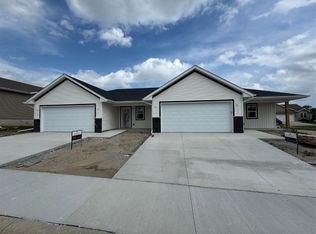 7112 Waterview Dr SW, Cedar Rapids, IA 52404