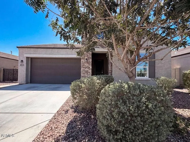 2528 N Comiskey Dr — Photo 1