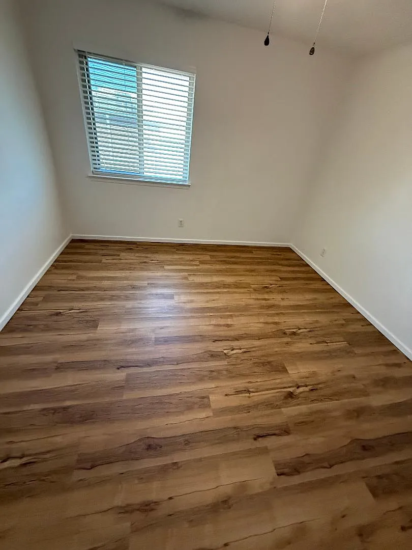 2 bed, 898 sqft, $1,300 — Photo 4