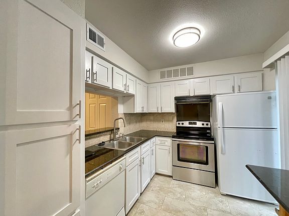5th image of 336 Melrose Dr APT 5C