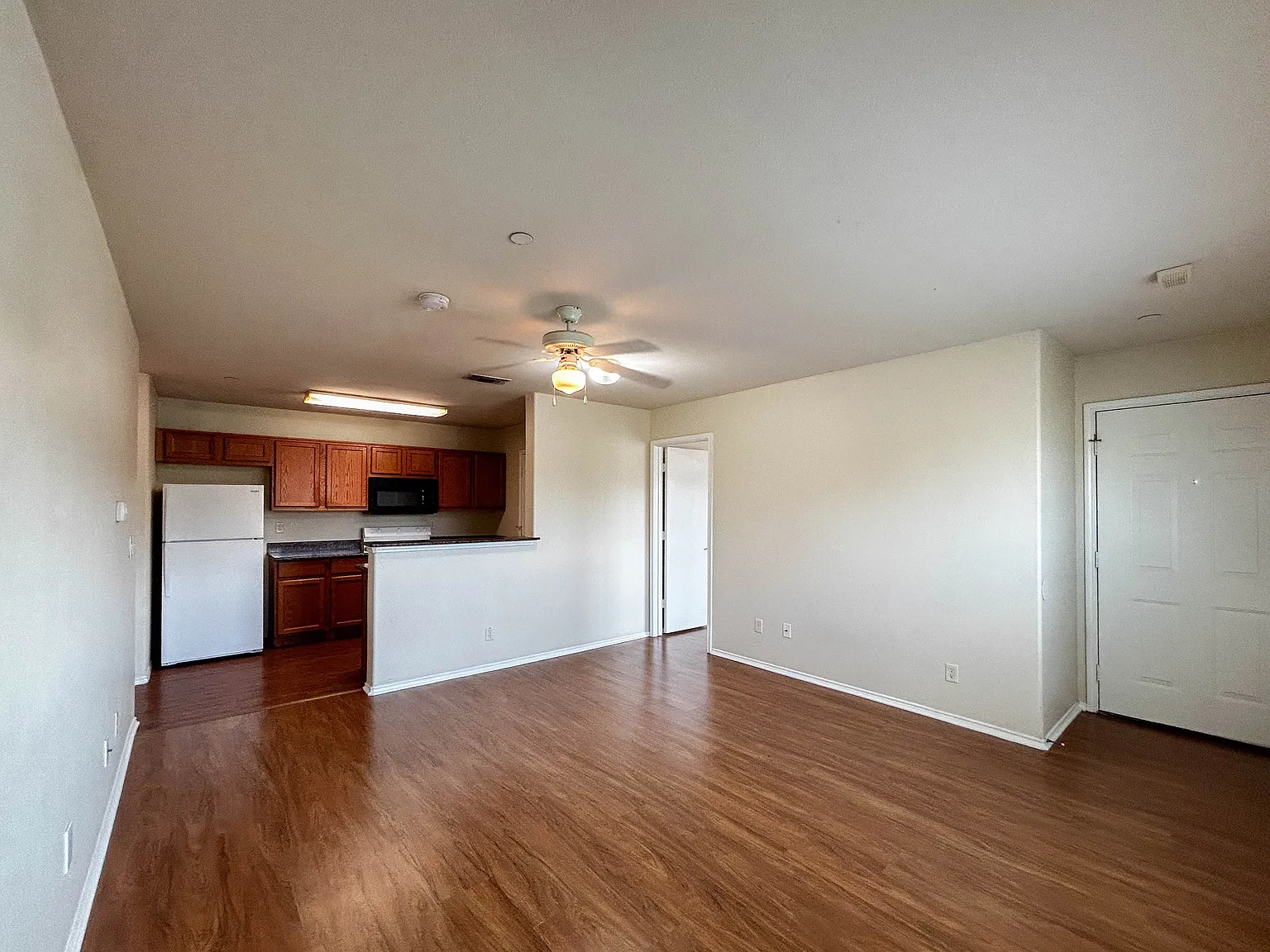 1126 Avenue A Denton — Photo 2