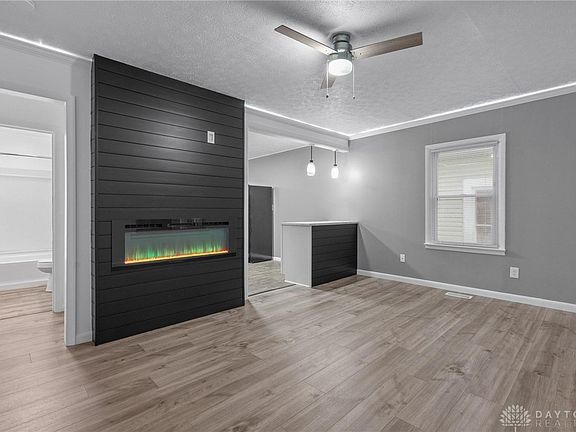 5th image of 621 E Market St