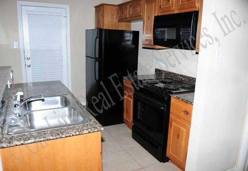 1 bed, 1.5 bath, 850 sqft, $1,350 — Photo 3