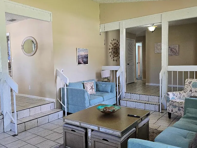 777 Robin Ave — Photo 3