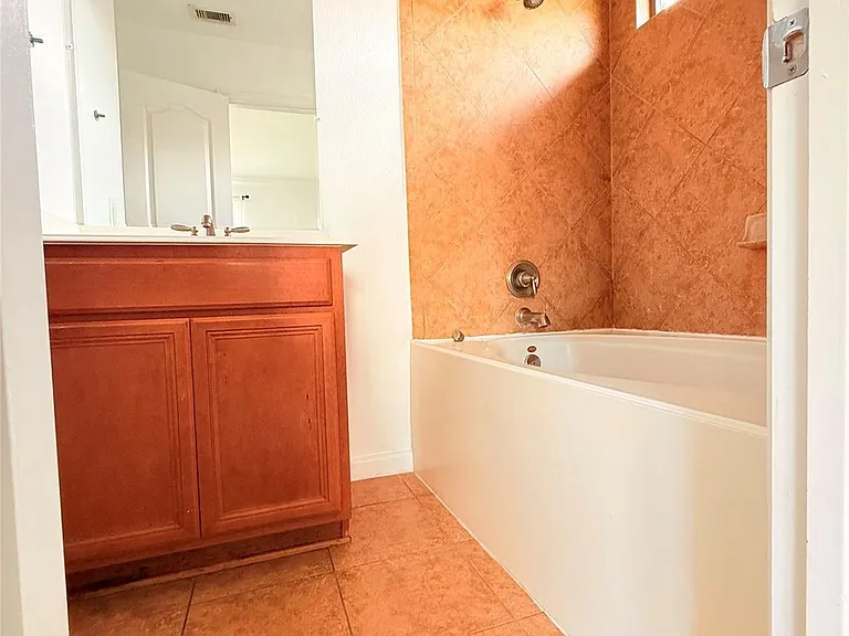 2918 Beacon Grove St — Photo 11