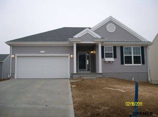 6420 Elmhurst Dr, Papillion, NE 68157