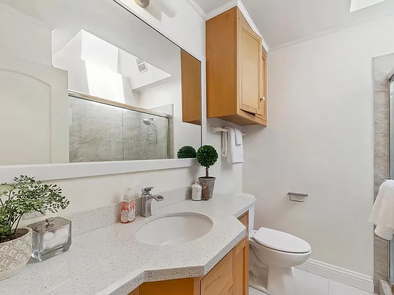 945 Marion Way — Photo 13