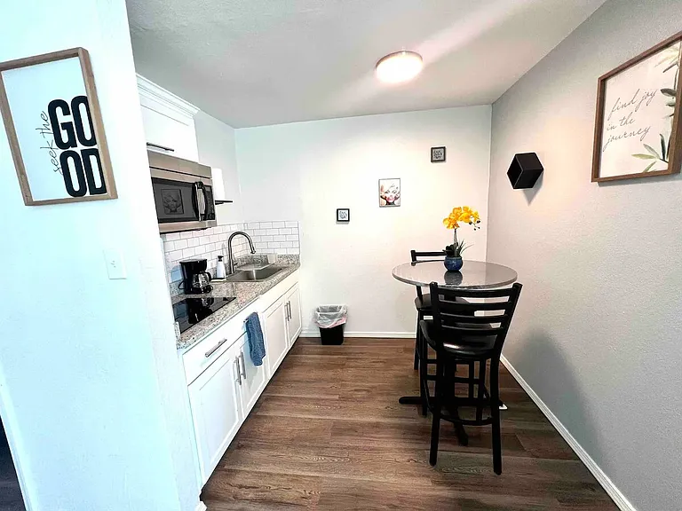 Kitchen with Dining Table