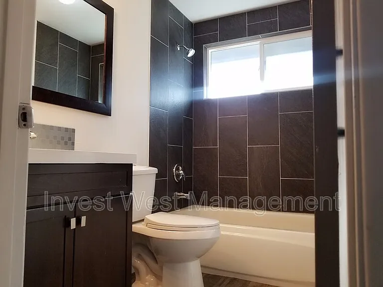 305 NE 104th Ave — Photo 33