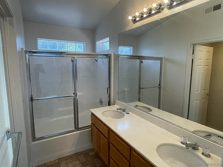 2401 Columbine Dr — Photo 10