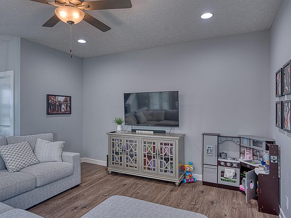 5th image of 4692 Eastwick Dr