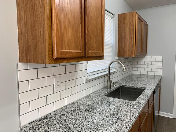 2nd image of 1323 Cushing St