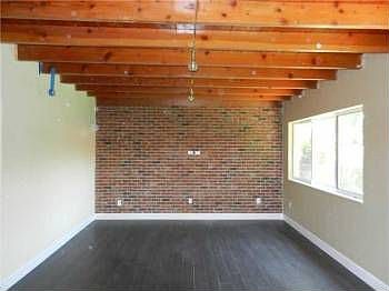 5th image of 165 Whitehorn Dr