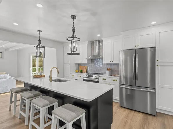 507 Sharon St, Providence, RI 02908