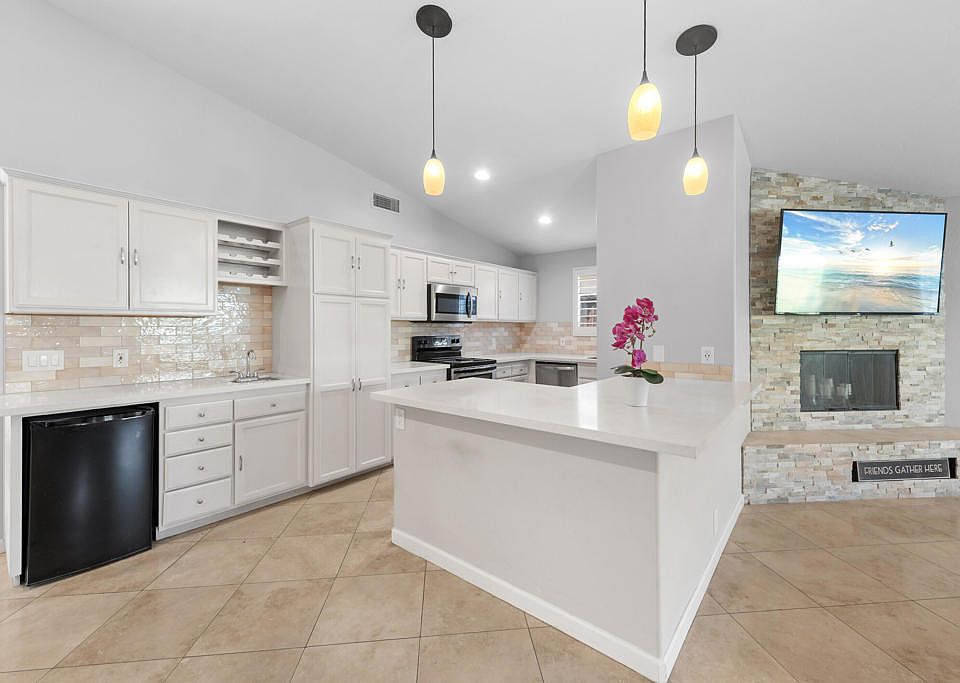 1st image of 52580 Avenida Navarro