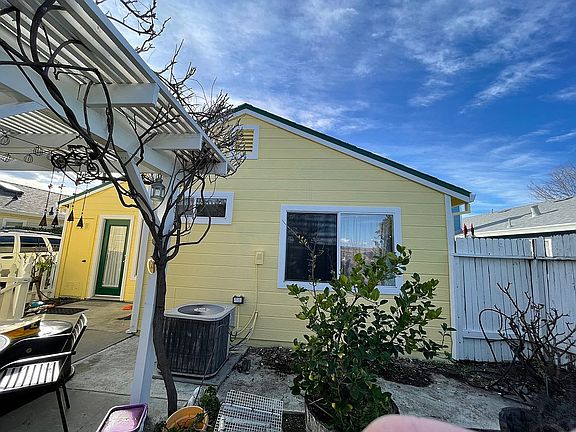 2nd image of 1031 Huston Cir