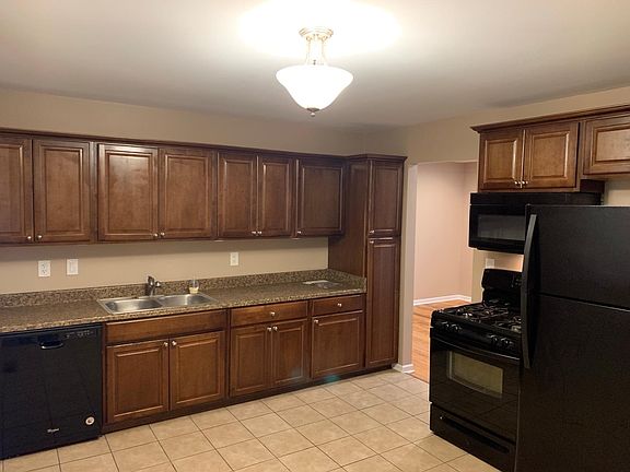 4th image of 15992 Flanagan St