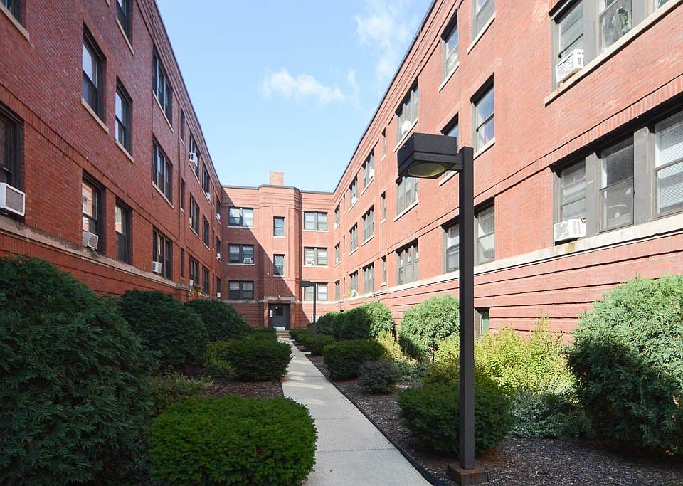 1st image of 5746 N Winthrop Ave #402
